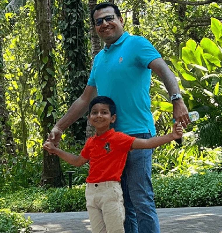 parent image with kids